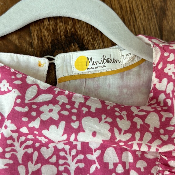 Beautiful dress! - Picture 3 of 4